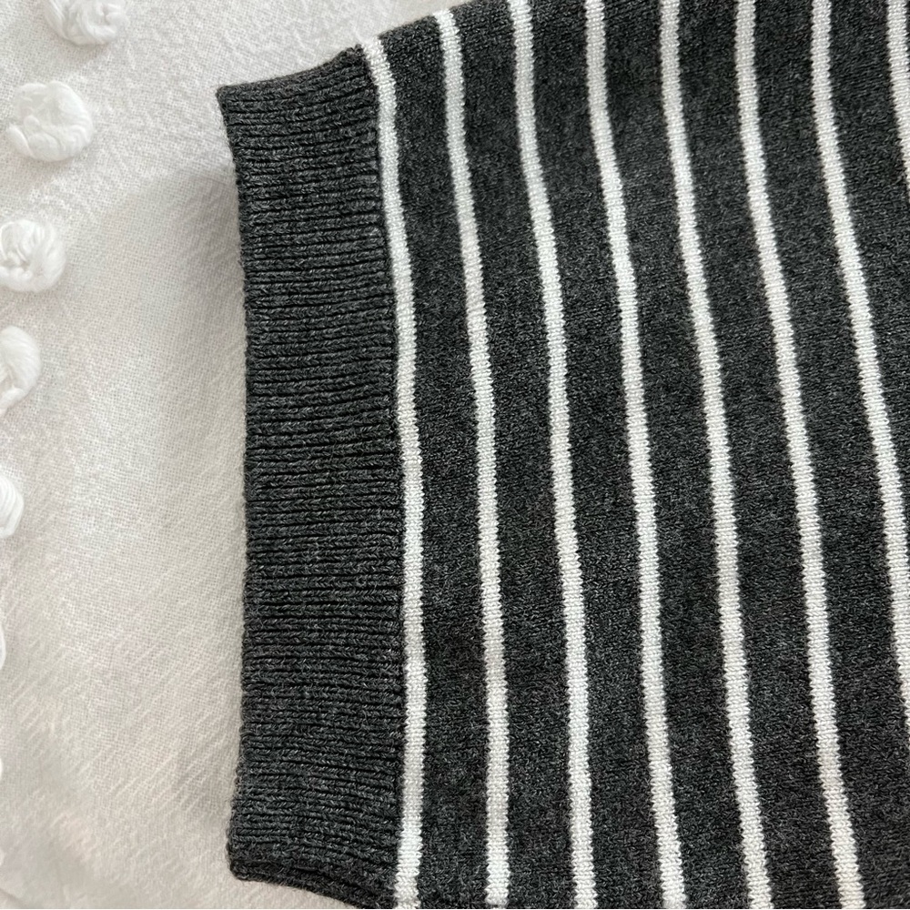 Premise Studio charcoal grey & white striped fitted knit top. Size L - Picture 5 of 5